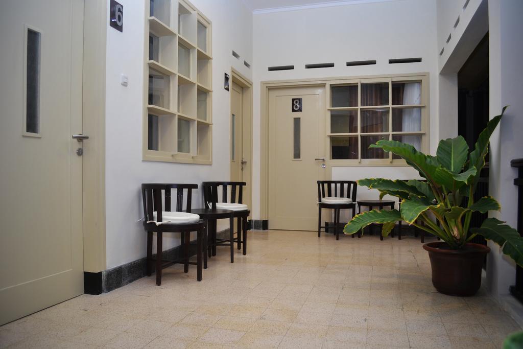Srikandi Guesthouse Malang Zewnętrze zdjęcie