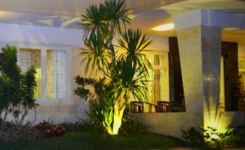 Srikandi Guesthouse Malang Zewnętrze zdjęcie